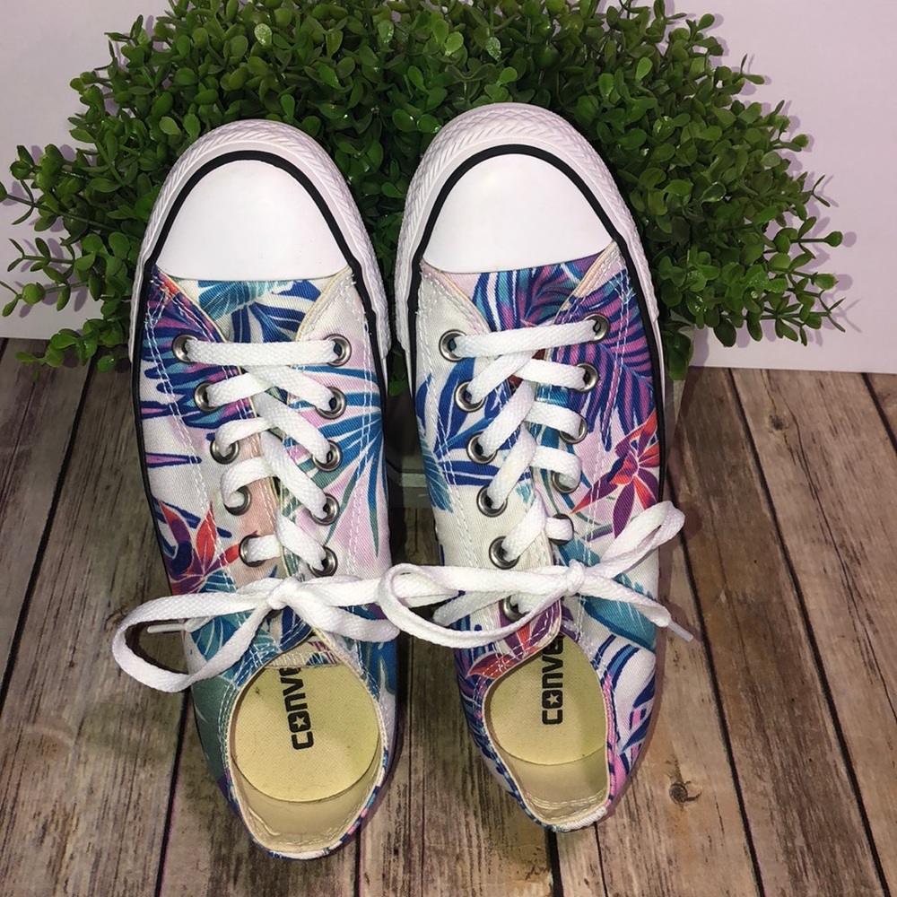 Tropical converse sz 7womens 5men excellent shape